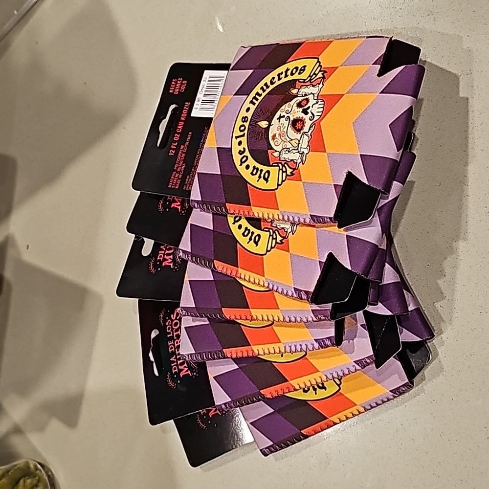 NWT 6 Can Koozies